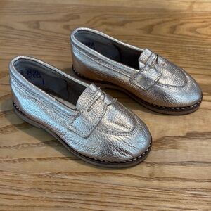 Mon Petit Hard Sole Toddler Size 5 Gold Champagne Shimmery Penny Loafers